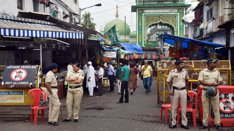 Court hands Babri mosque to Hindus