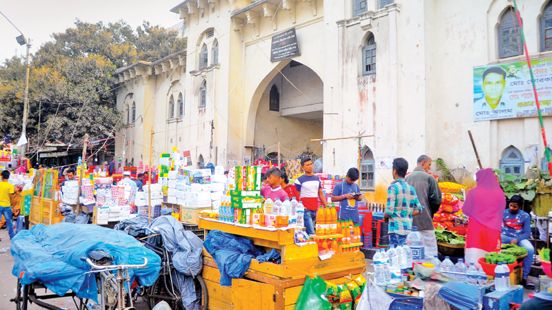 Historic DMCH gate gets face-lift ahead of Ekushey 