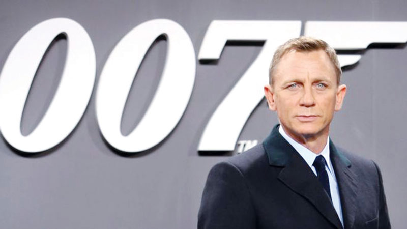 Daniel Craig is back as Bond: How did fans react?