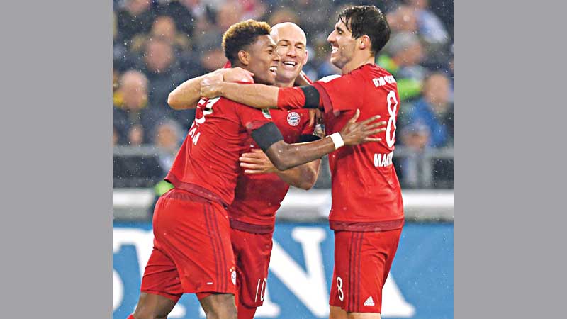 Martinez breaks drought as Bayern go eight clear 