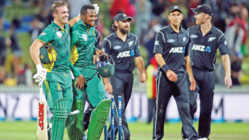 De Villiers gets SA home with a ball to spare