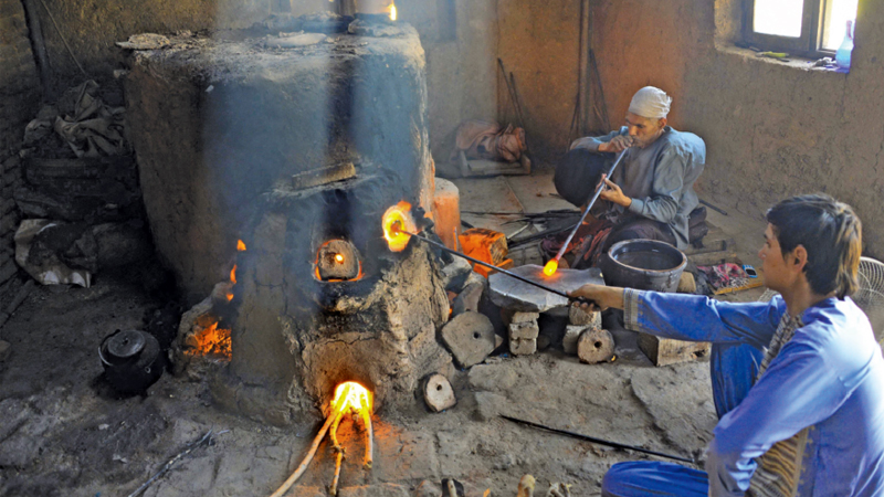 Decades of war shatter Afghanistan’s glassblowing craft