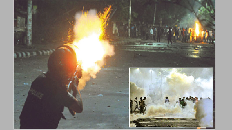 50 injured as protesters, 
police clash at Shahbagh