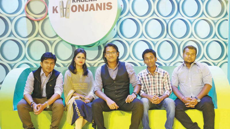 Who will be facing Dhaka Dholoks at grand finale?