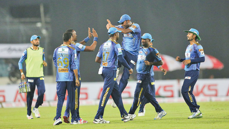 Dhaka Dynamites in strong position