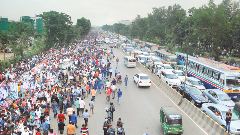 Traffic in Dhaka airport area clogged as Khaleda returns