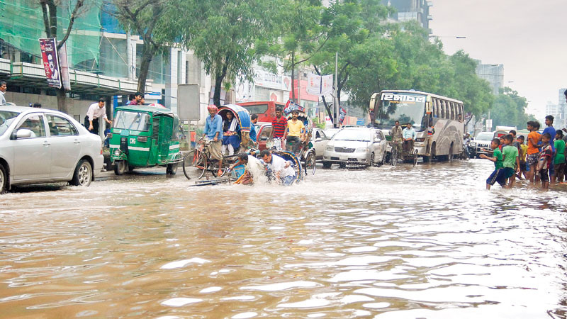 Overnight downpour leaves city streets flooded, traffic out of gear