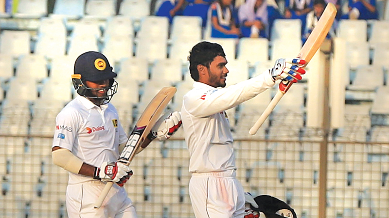 Dhananjaya, Mendis keep Tigers at bay