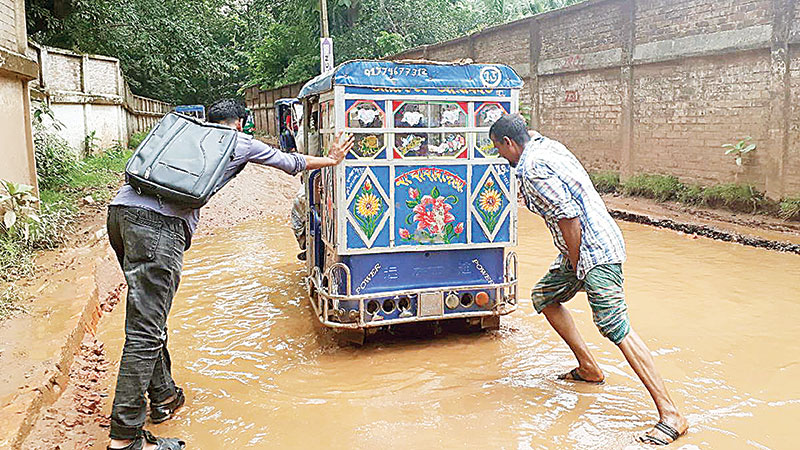Dilapidated road drives tourists away 