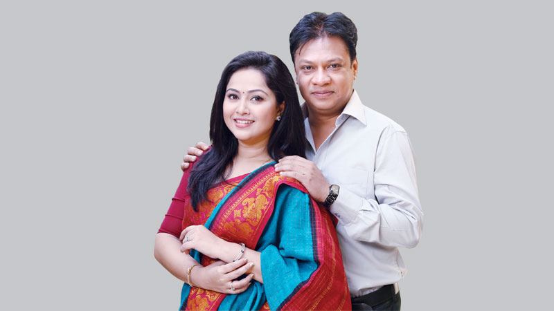 Nadia, Dinar in one frame once again