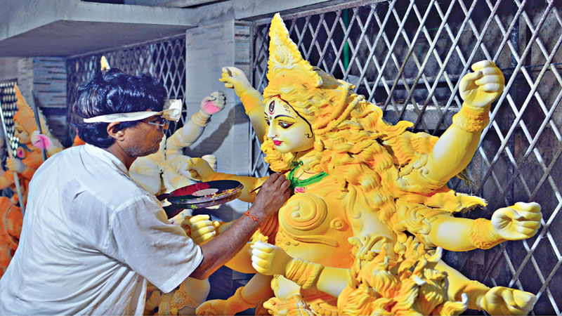 Idol makers busy ahead of Durga Puja 