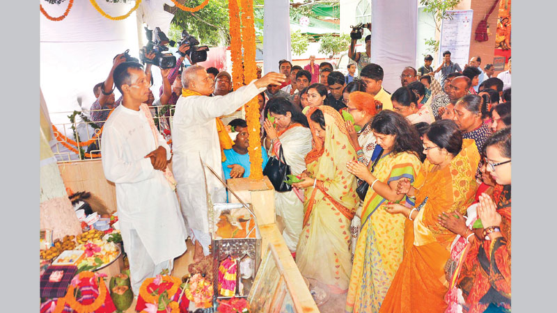 Idol-makers busy in Bogura, Chuadanga