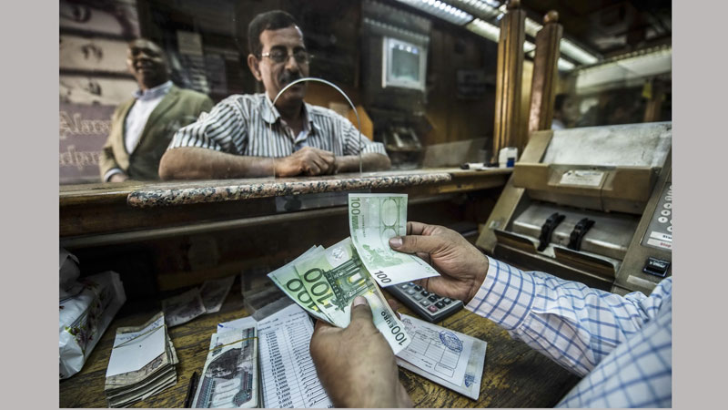 Egypt central bank floats pound