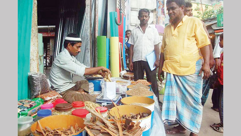 Last moment rush for Eid shopping in Barisal markets