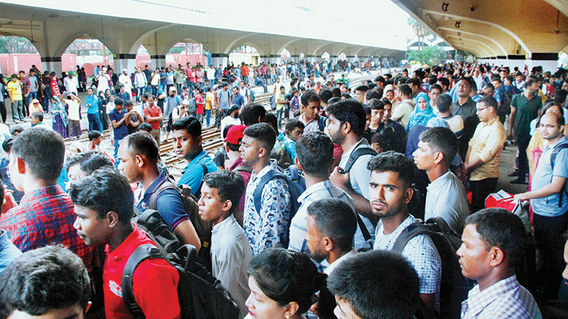 Sufferings peak due to 
gridlock, train delays