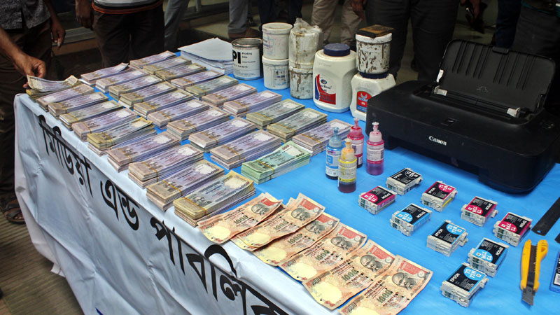 10 held with fake notes 