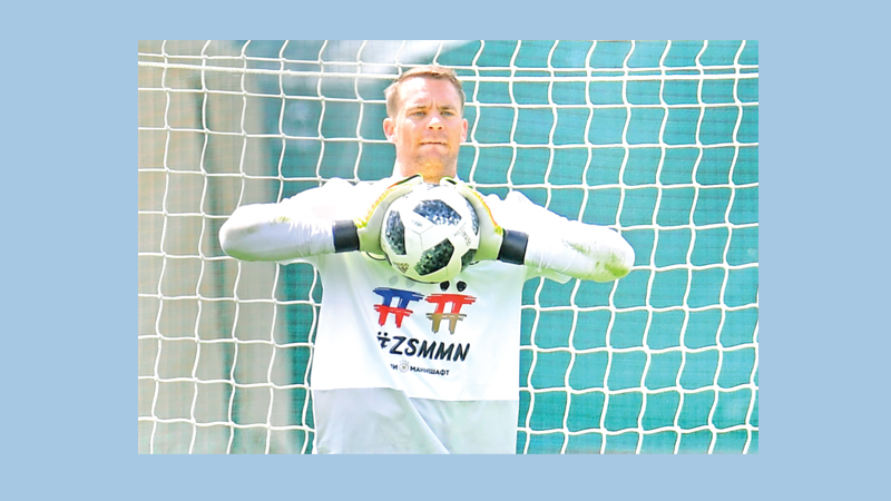 Fans flock to Germany’s first 
World Cup training session