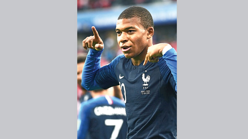 France battle into last 16