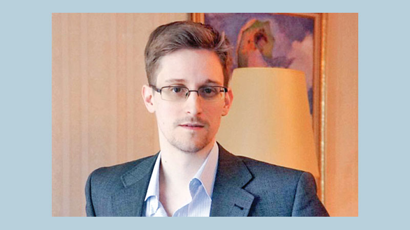 Snowden says would like French asylum