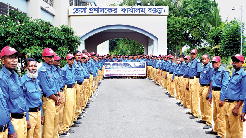 Gram Police form human chain to press 4-pt demand