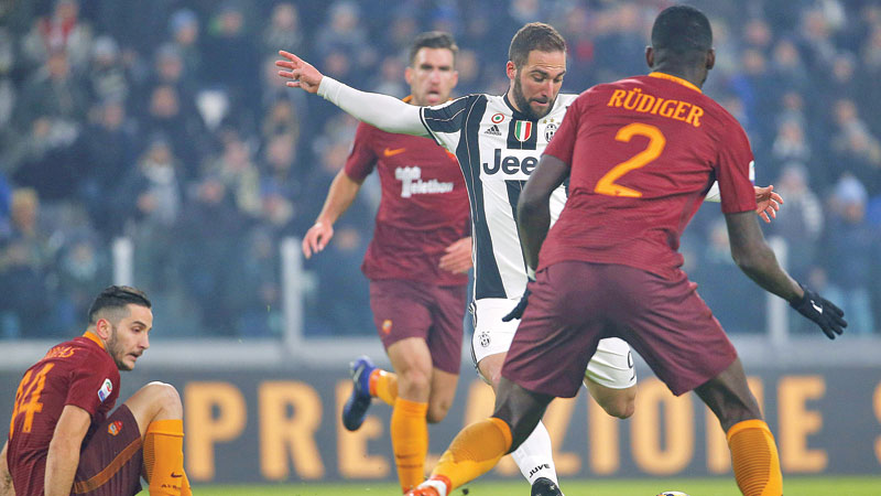 Higuain haunts Roma as Juve stretch Serie A lead 