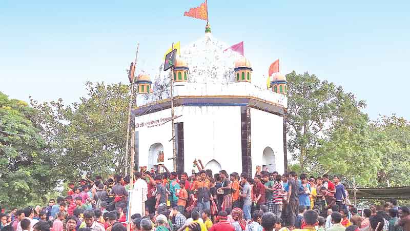 Hindus celebrate Bole Bombom festival