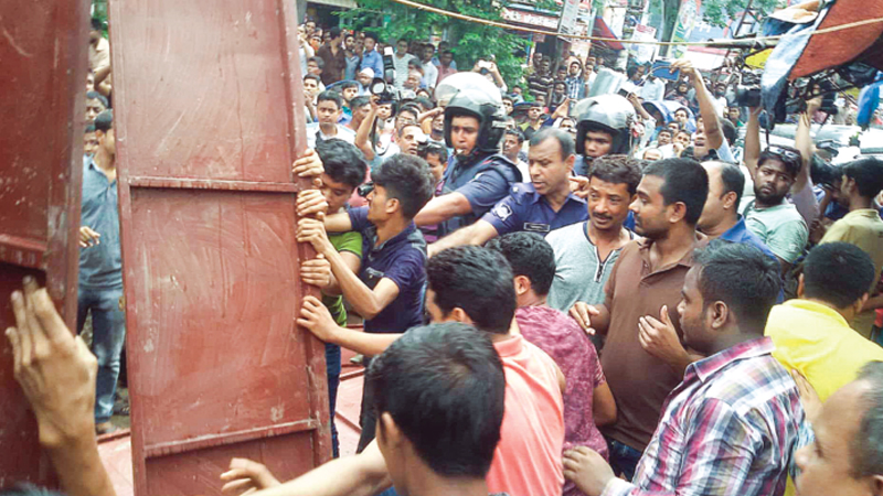 Illegal structures removed from heart of Bogra