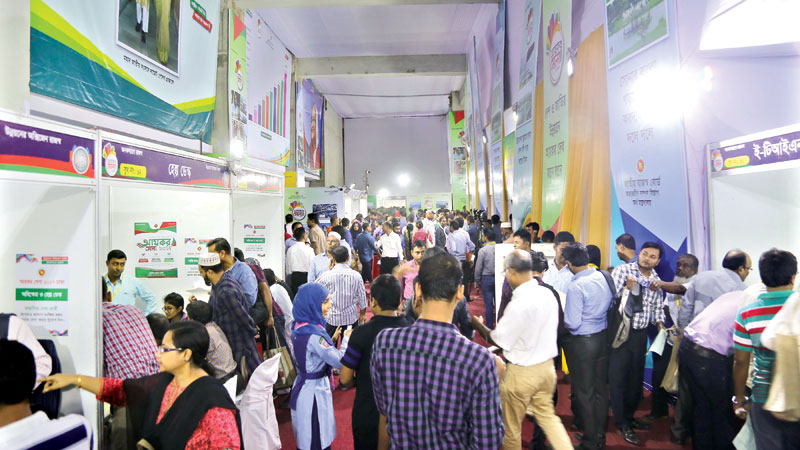 Income tax fair draws huge crowd