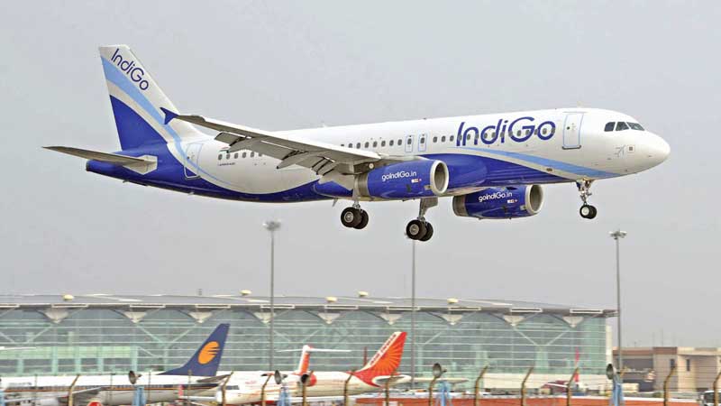 Indias biggest airline in
initial share offering