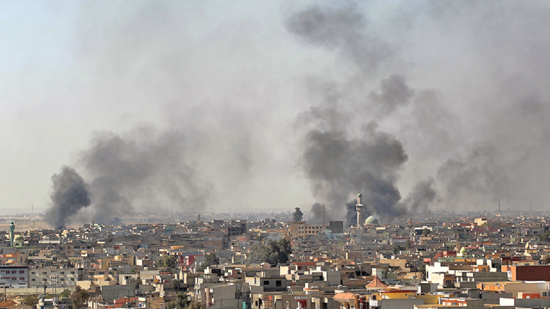 Iraq battles IS in Mosul as resistance weakens