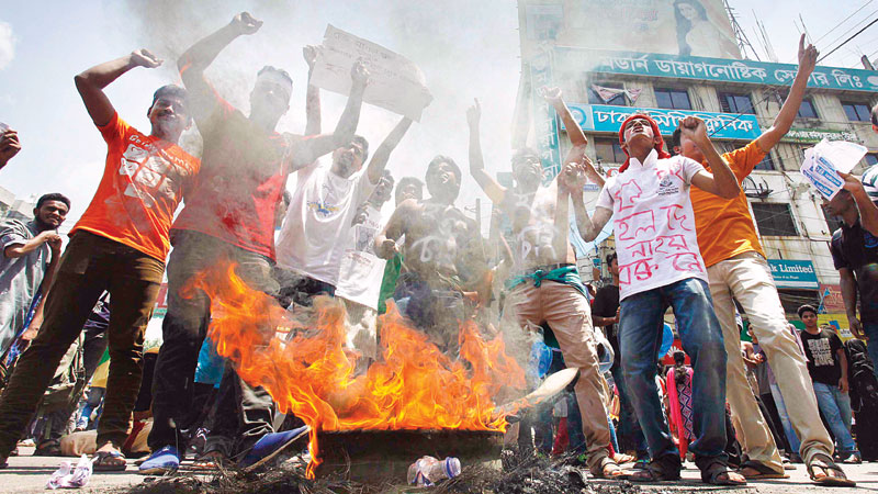 JnU students 
continue strike for dorm on jail land