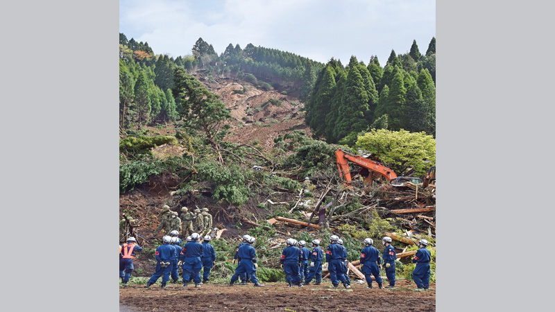 Landslides hinder rescue drive 
