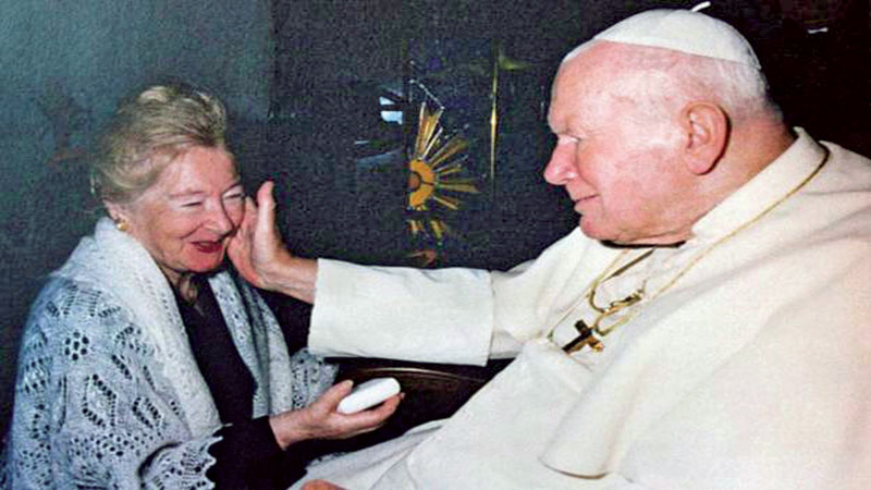 John Paul II had �intense� friendship with married woman: BBC