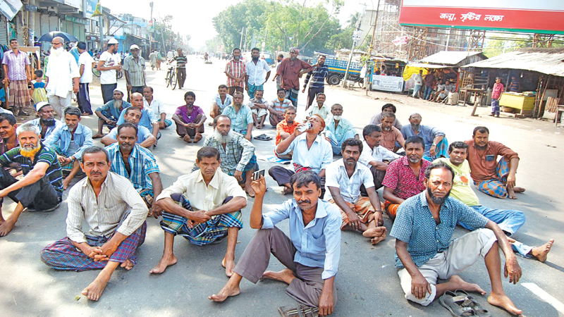 Jute mill workers continue strike 