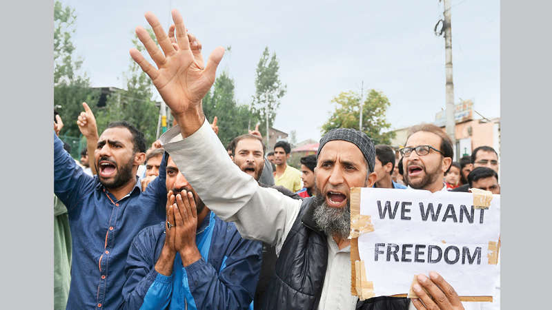 Top separatist held in Indian Kashmir as toll hits 68