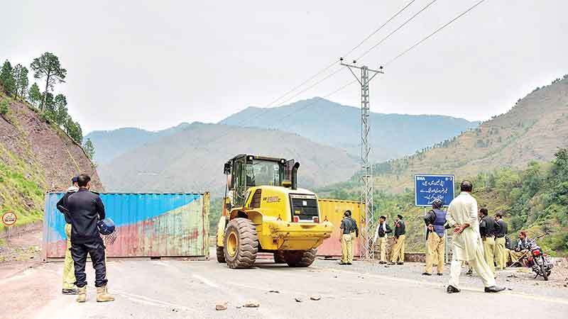 Kashmiri marchers head to restive LoC