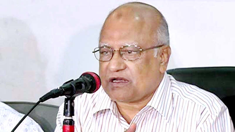 Govt politicises administration