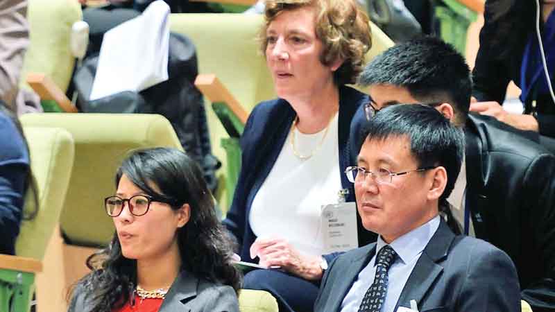 Two Koreas seek to ease tensions 