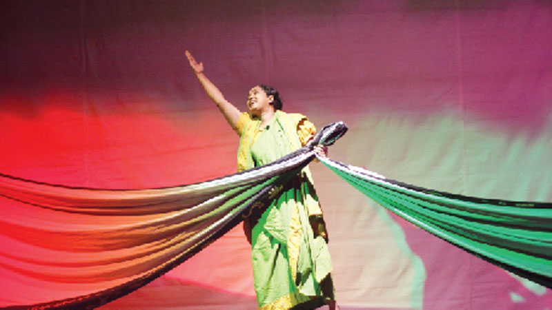 Shunyan stages 
‘Lal Jamin’ at Shilpakala