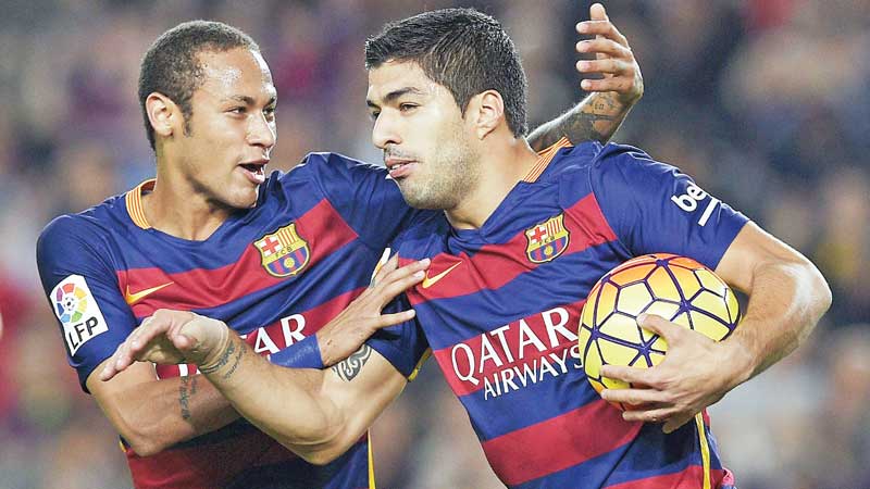 Suarez hattrick puts Barcelona level with Madrid