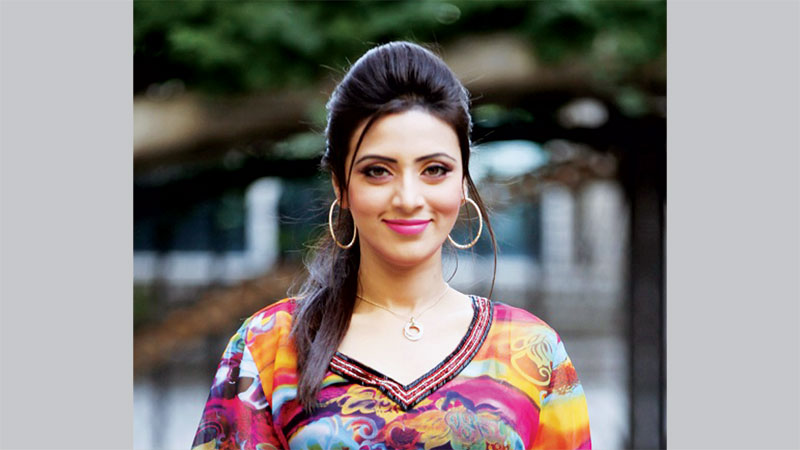 Mim comes with ‘Amar Chhobi Amar Gaan’ 