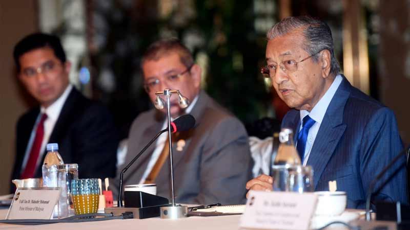 Mahathir vows ahead of ASEAN to help Malaysia-bound Rohingyas