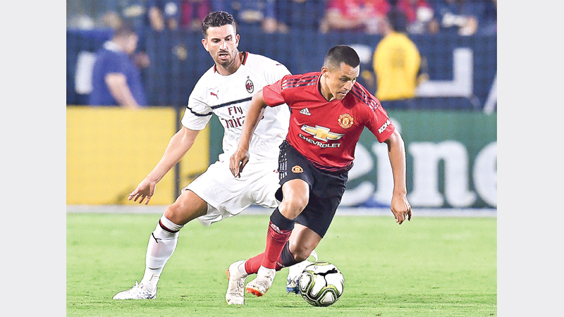 Man United edge Milan