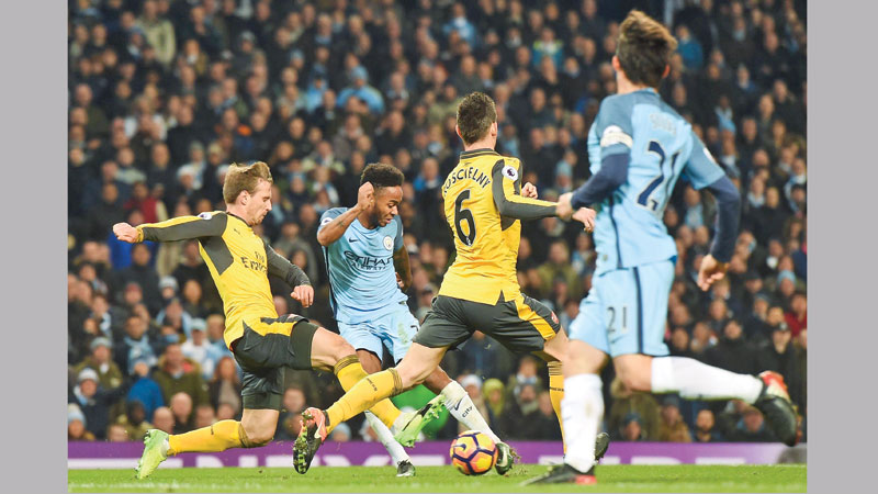 Sterling sinks Arsenal to reignite Man City bid