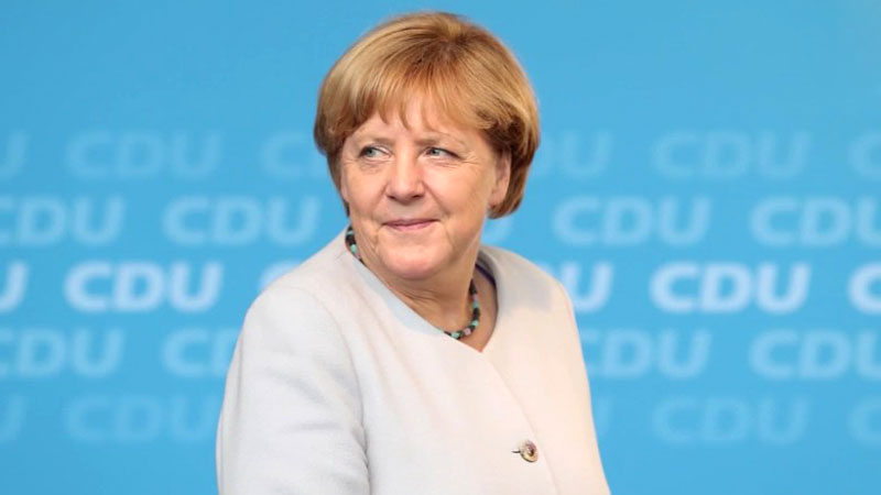 Merkel visits Tunisia for talks on migrant crisis