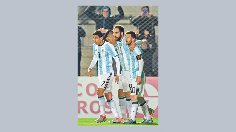 Messi injury scare mars Argentina win 