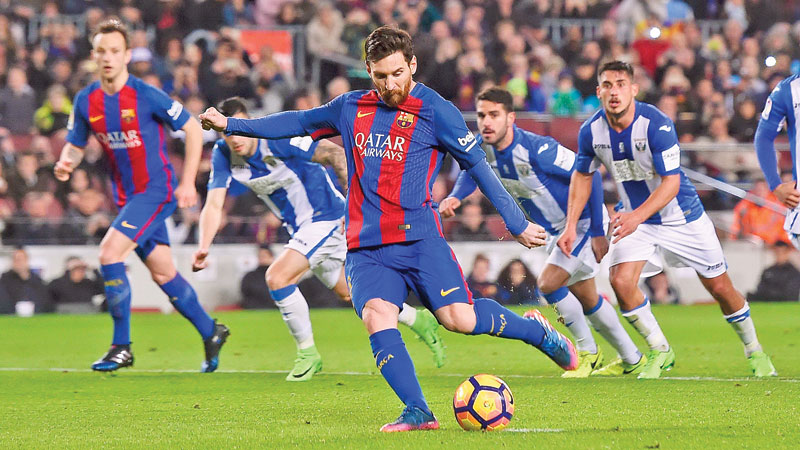 Messi penalty rescues Barca