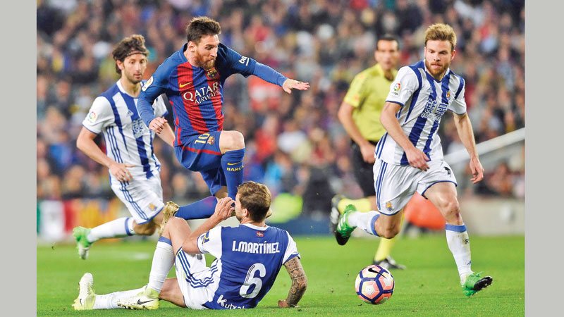 Messi keeps Barca alive ahead of El Clasico
