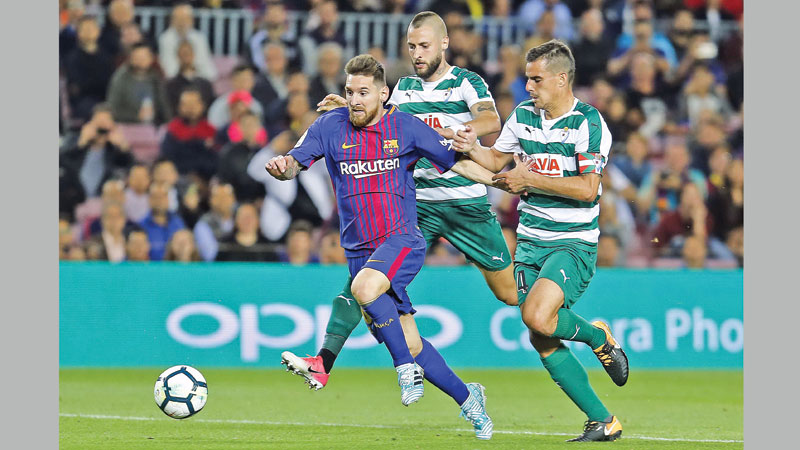 Messi hits four as Barca keep perfect start