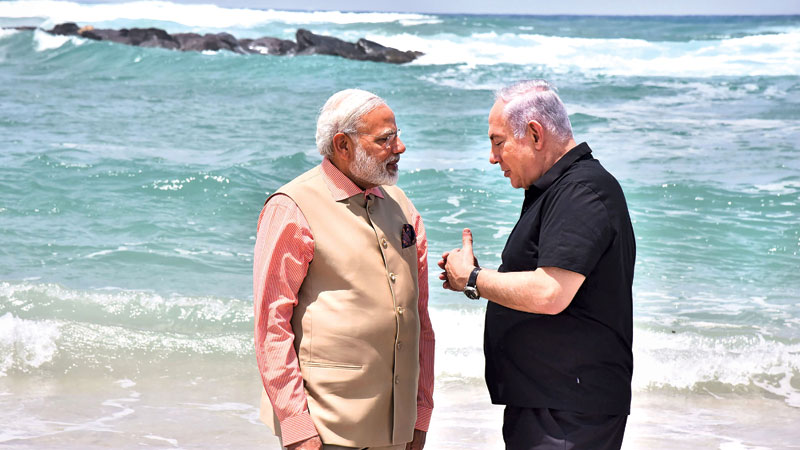 Beach stroll by Modi, Netanyahu causes waves